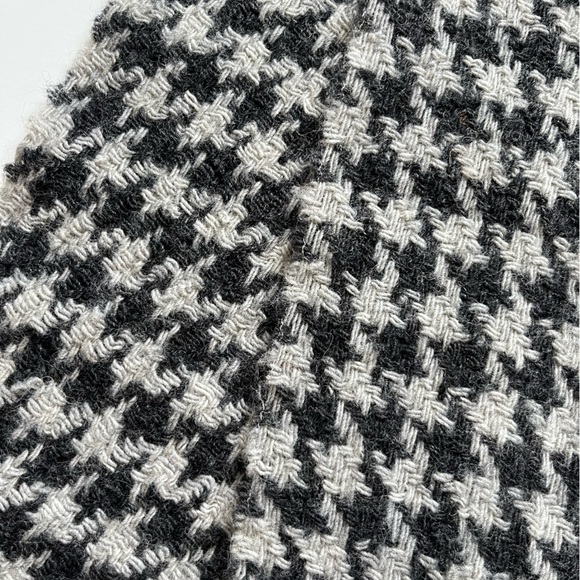 Classic Black and Grey Houndstooth Wrap with Fringe club Monico - Picture 3 of 5